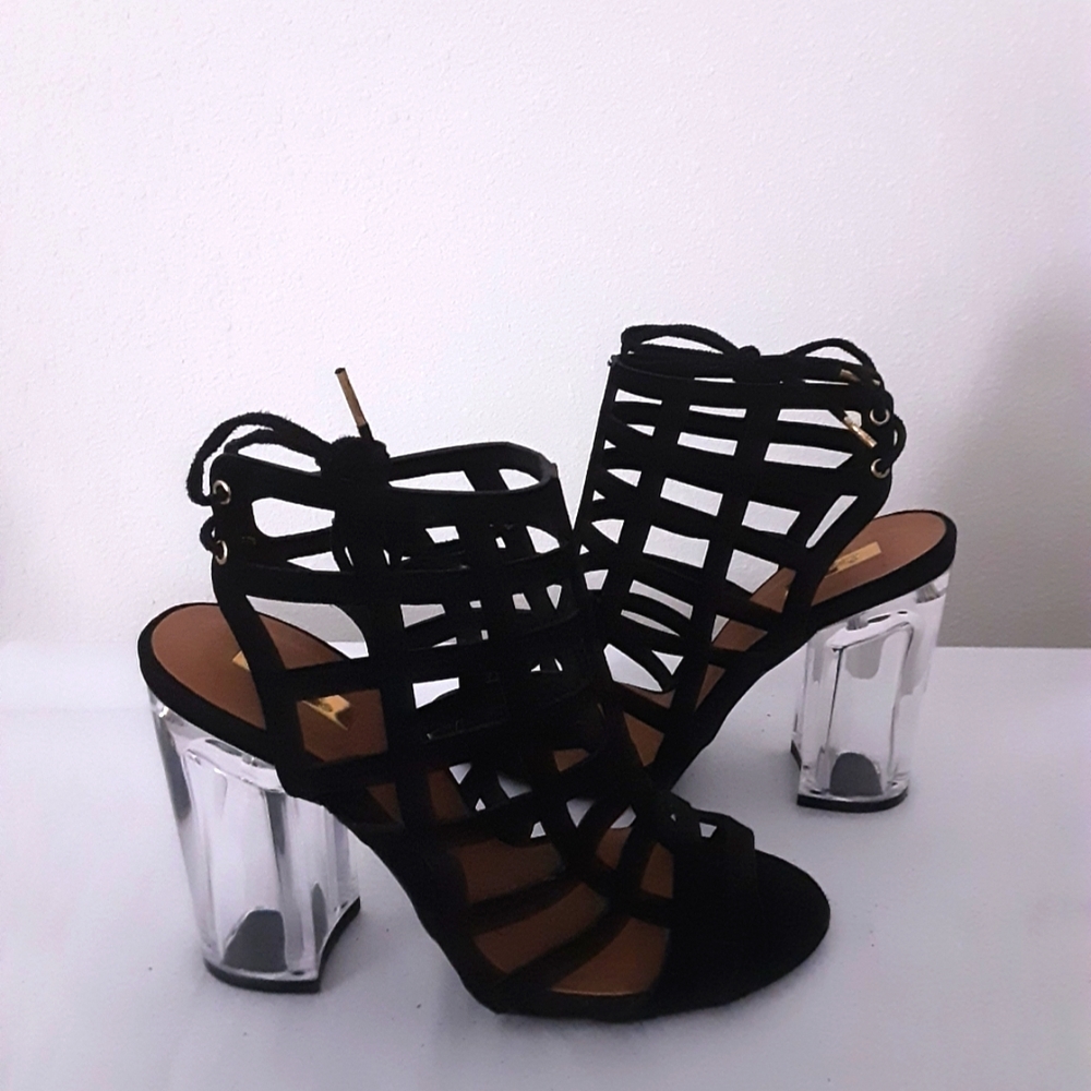 Women's Shoes - Picture 2 of 4